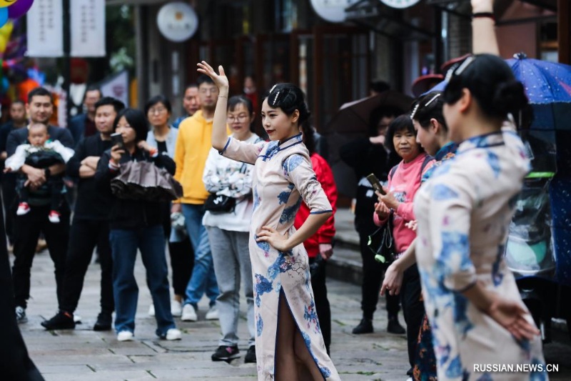В Китае разными способами проводят каникулы по случаю праздника 1 мая
