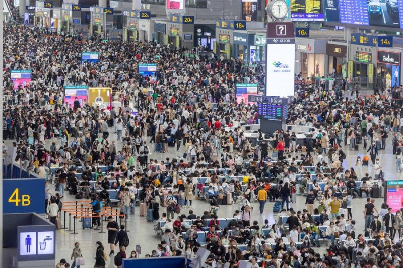 Более 15 млн человек посетили Шанхай за время первомайских каникул
