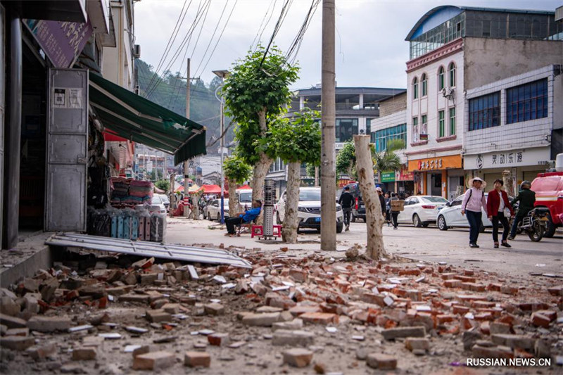 Трое получили травмы в результате землетрясения магнитудой 5,2 в провинции Юньнань на юго-западе Китая