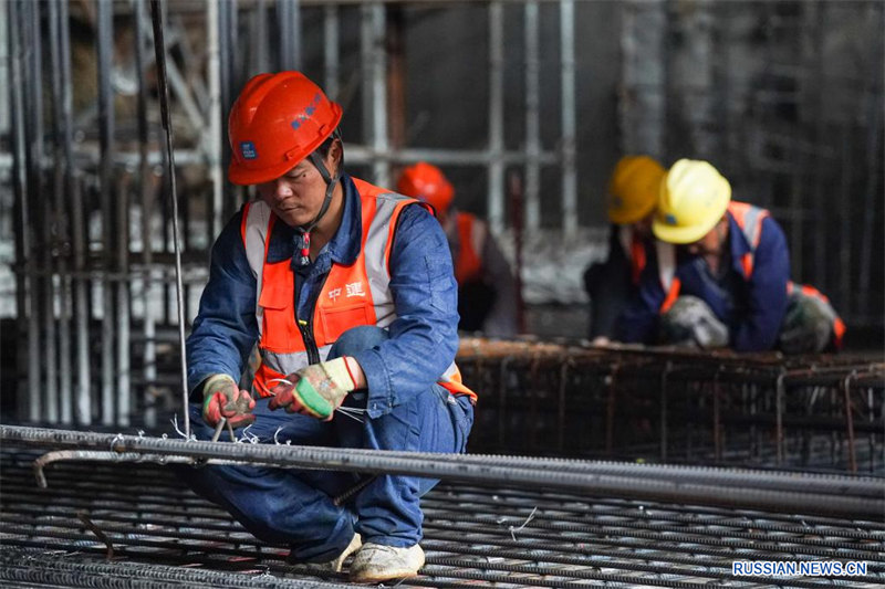 Многие трудящиеся в Китае продолжали нести трудовую вахту в дни каникул по случаю Первомая