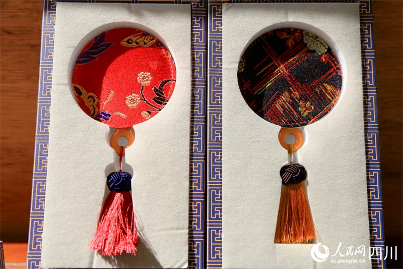 Изящество медальных лент Всемирной летней Универсиады в Чэнду из сычуаньской парчи