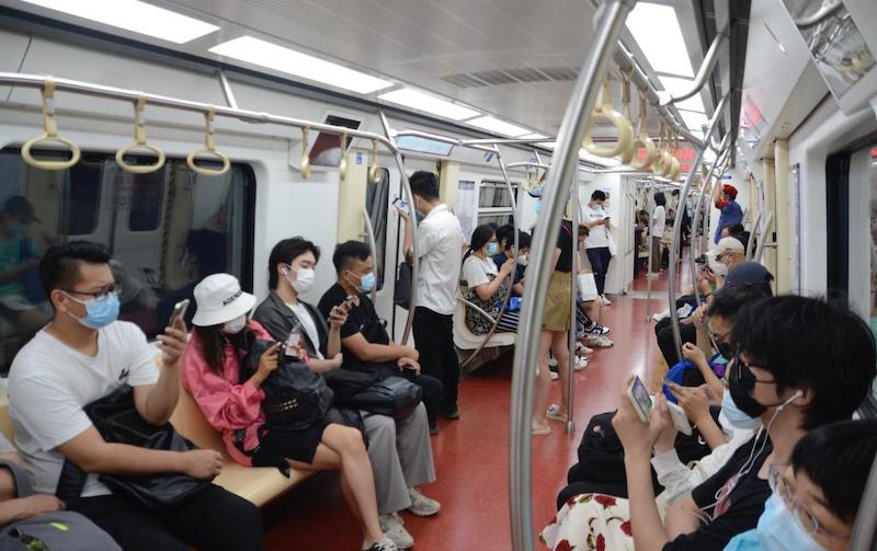 В пекинском метро запущена пилотная программа оплаты проезда по отпечатку ладони