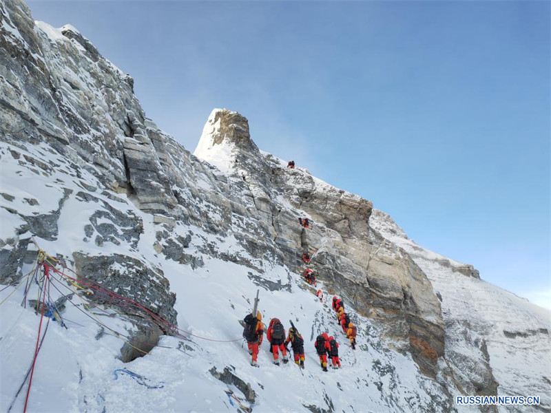 Китайская экспедиционная группа достигла высочайшей вершины мира для научных исследований