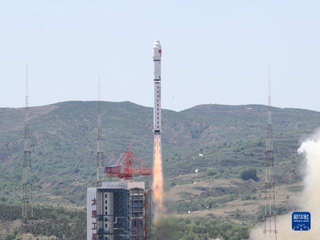 Одна китайская ракета-носитель доставила в космос рекордное количество спутников