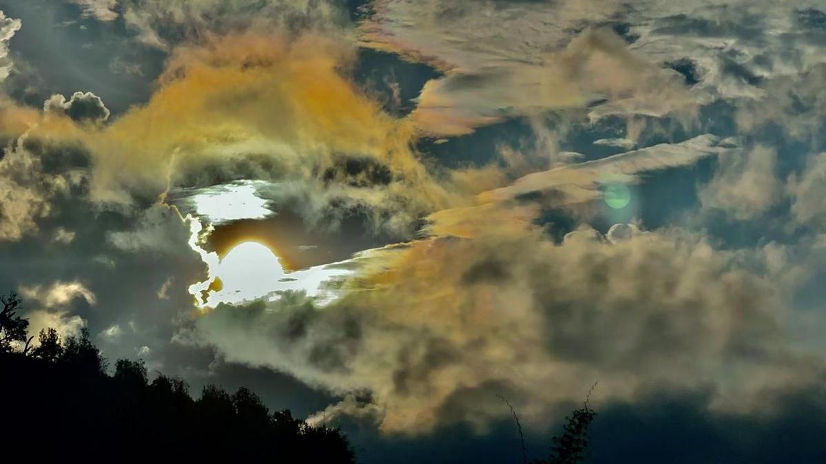Яркие и необычные облака в Юньнани
