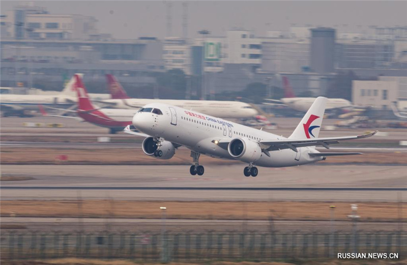 Авиакомпании China Eastern Airlines был поставлен третий самолет С919