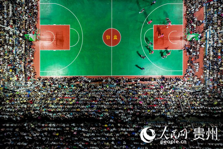 Делегация СМИ Евразии посетила финал сельской баскетбольной лиги в Гуйчжоу