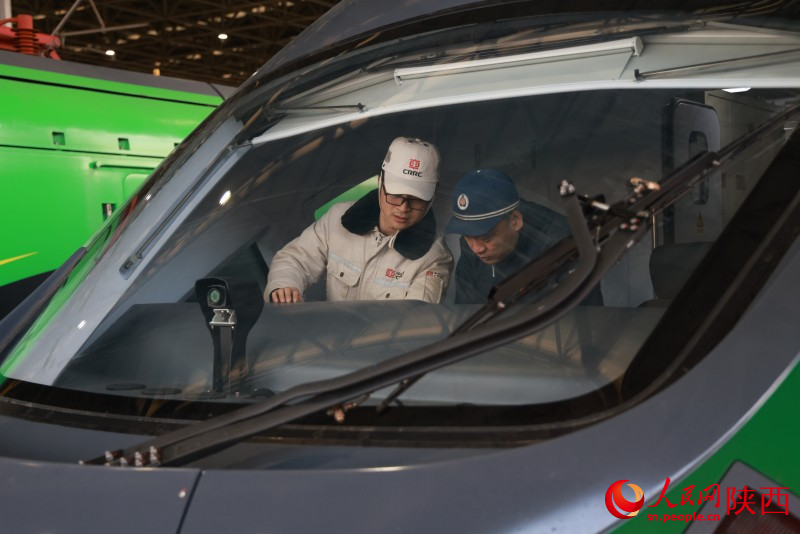 Поезд «Фусин» CR200J-C с силовой централизацией впервые представлен на северо-западе Китая