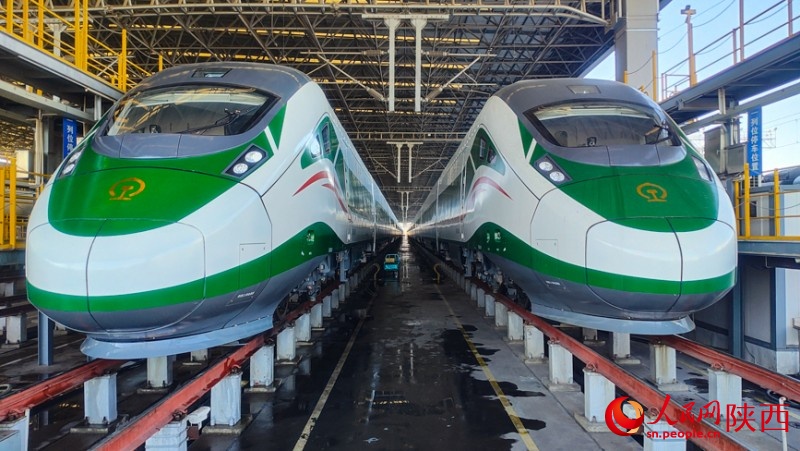 Поезд «Фусин» CR200J-C с силовой централизацией впервые представлен на северо-западе Китая