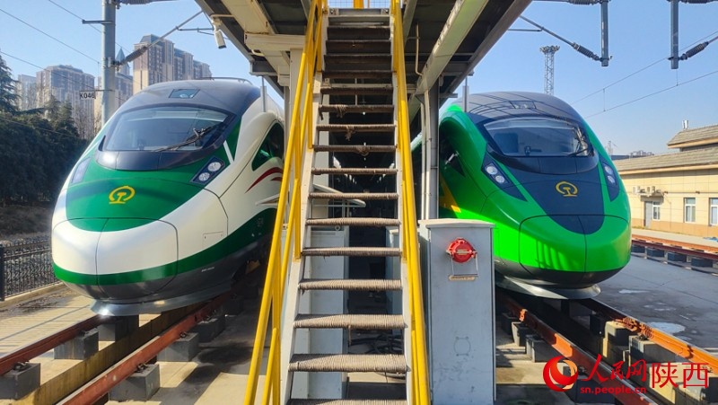 Поезд «Фусин» CR200J-C с силовой централизацией впервые представлен на северо-западе Китая