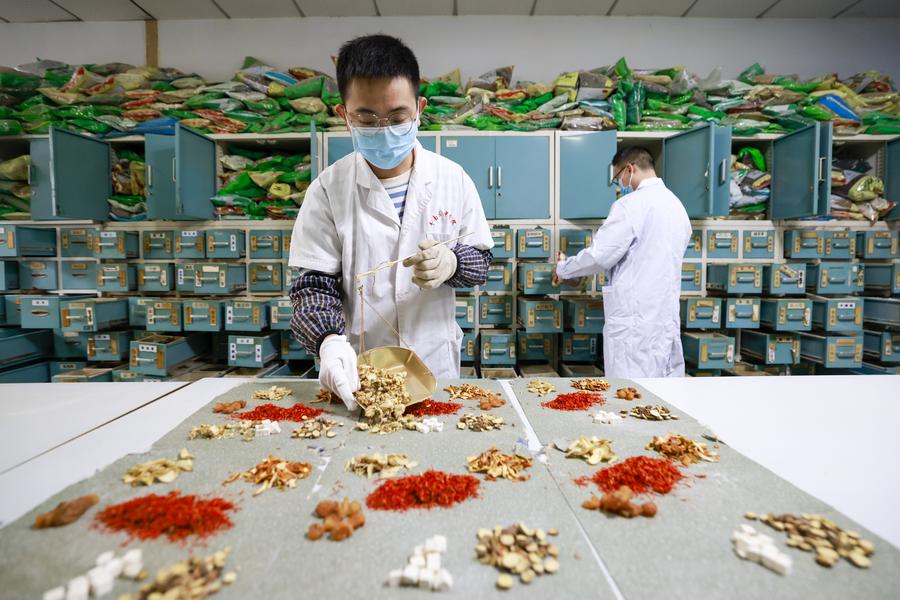 Более 18 тыс. разновидностей лекарственных материалов ТКМ было выявлено в ходе переписи в Китае