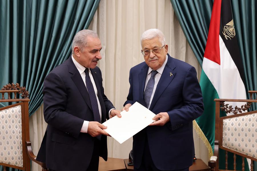 Президент Палестины принял отставку правительства -- СМИ