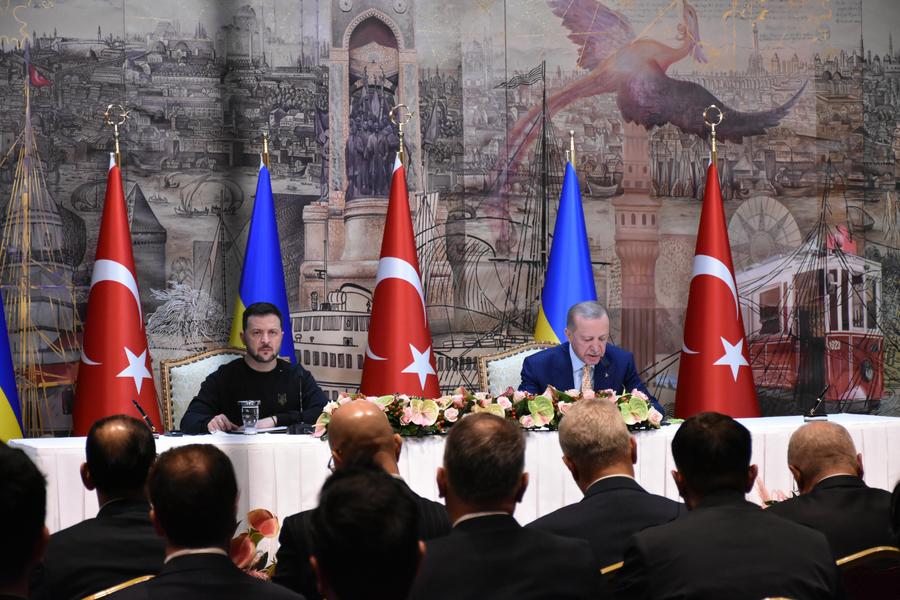 Турция готова содействовать проведению мирного саммита России и Украины -- президент