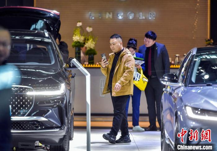 Электромобили стали главным трендом международного автосалона в Синьцзяне