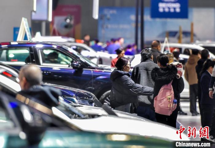 Электромобили стали главным трендом международного автосалона в Синьцзяне