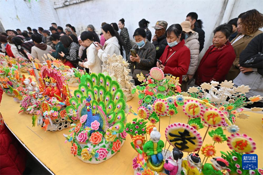 Фестиваль скульптур из теста в поселке Ланьчэн