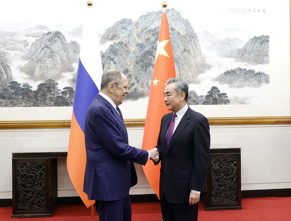 Министры иностранных дел Китая и России провели переговоры