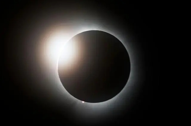 Почти 32 миллиона наблюдателей за полным солнечным затмением испытали мистический опыт