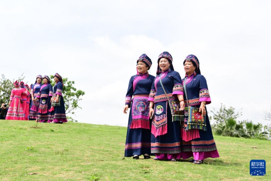 В Гуанси отмечают традиционный праздник Саньюэсань