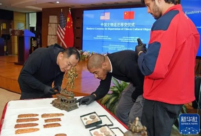 США вернули Китаю 38 культурных реликвий