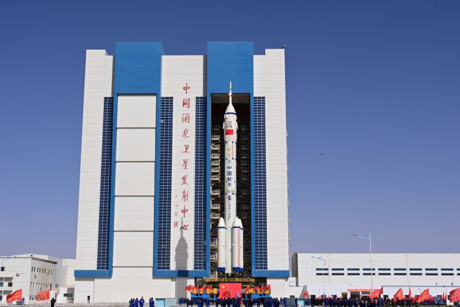 Китай запустит пилотируемый космический корабль 