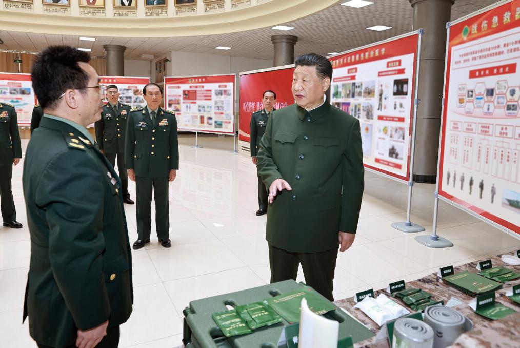 Си Цзиньпин призвал создать военно-медицинские университеты мирового класса