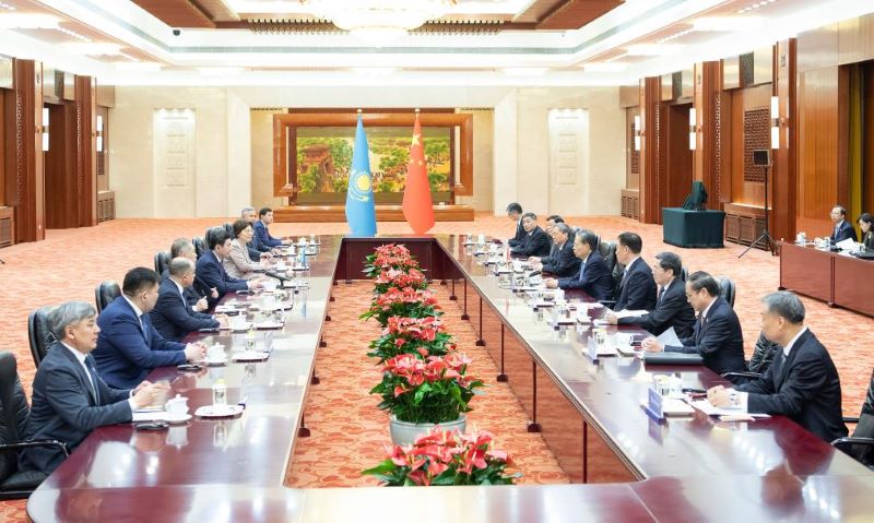 Председатель ПК ВСНП провел переговоры с главой нижней палаты парламента Казахстана