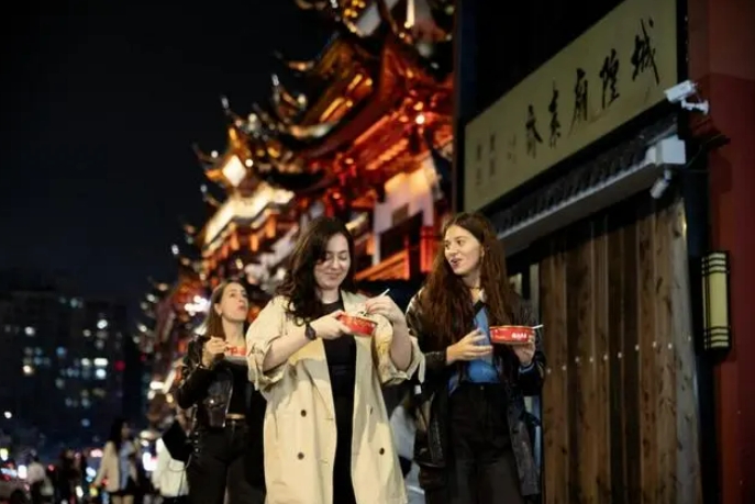 В Шанхае международным транзитным пассажирам предоставляют бесплатный полудневный тур