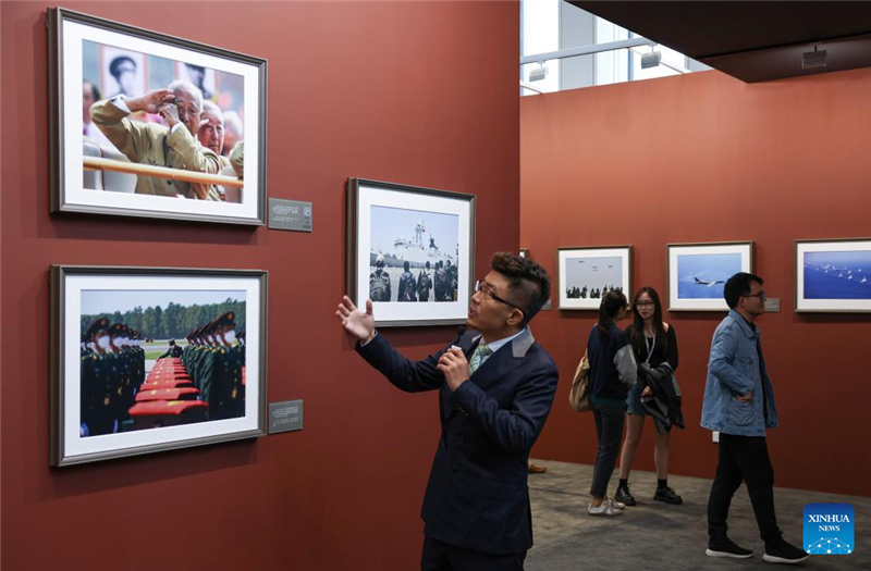 Приуроченная к 75-летию образования КНР фотовыставка об исторических преобразованиях Китая открылась в Пекине