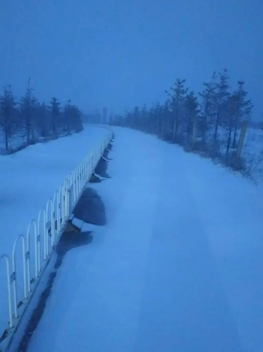 В горных районах в пригороде Пекина выпал снег