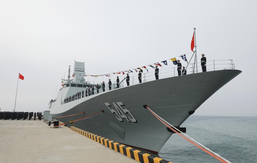 Военно-морские силы Народно-освободительной армии Китая приняли на вооружение первый фрегат типа 054B "Лохэ" в одном из военных портов города Циндао /пров. Шаньдун, Восточный Китай/. /Фото: Синьхуа/
