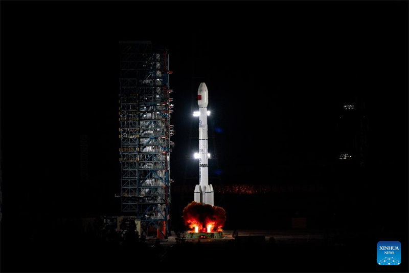 Китай запустил спутник "Чжунсин-10R"