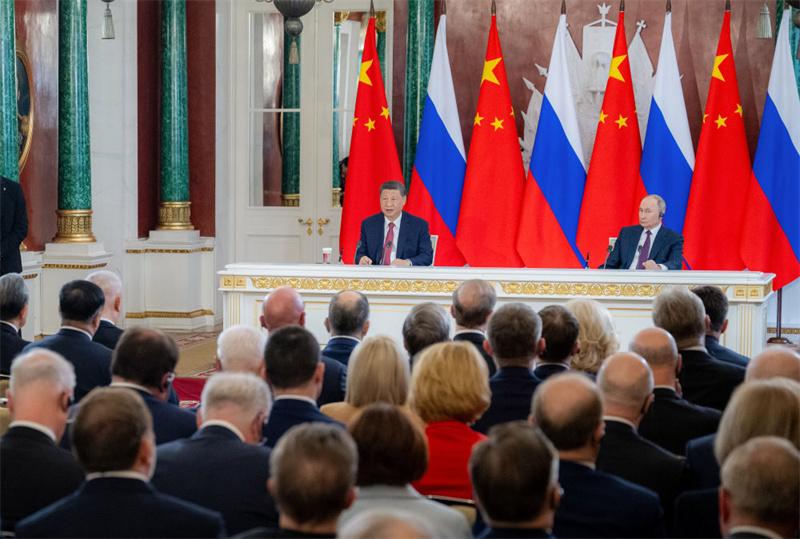 Си Цзиньпин и В. Путин встретились с прессой