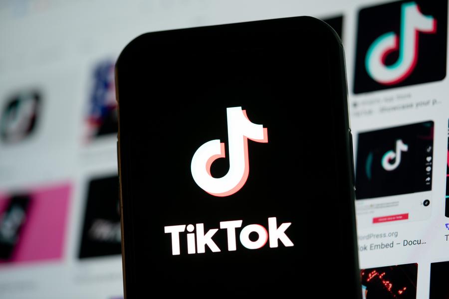 13 марта 2024 года, Арлингтон, США. Логотип TikTok на экране смартфона. /Фото: Синьхуа/