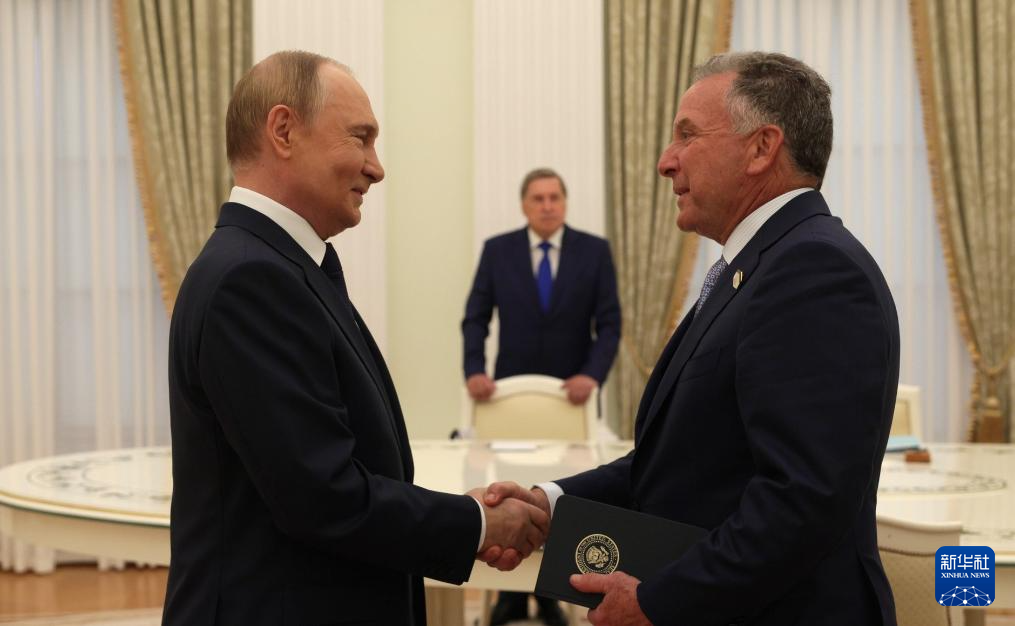 Владимир Путин принял в Кремле спецпосланника президента США Стивена Уиткоффа