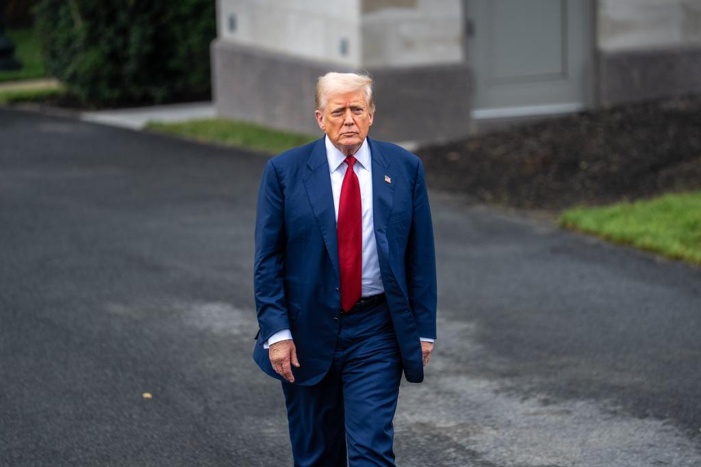 Д. Трамп планирует ввести 100-процентный тариф на импорт полупроводников