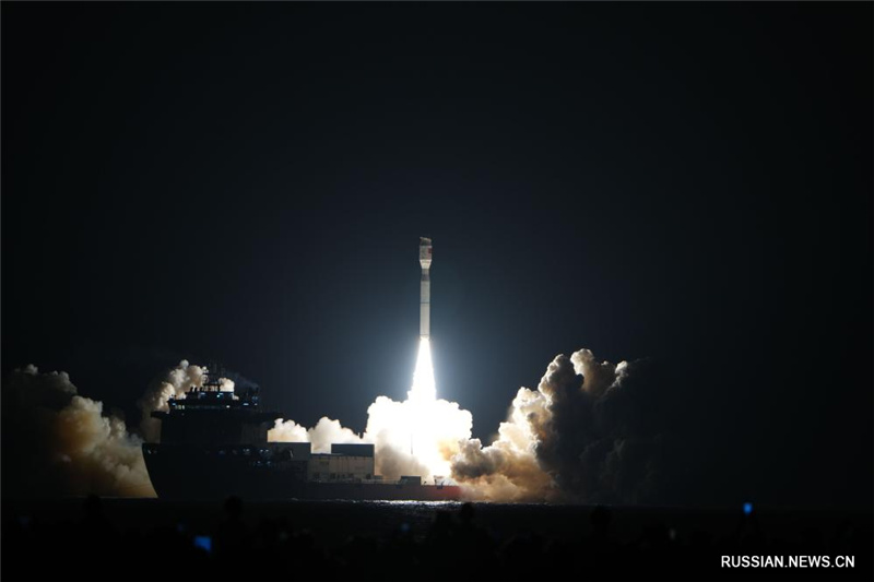 Китай запустил с морской платформы ракету-носитель с новой группой спутников