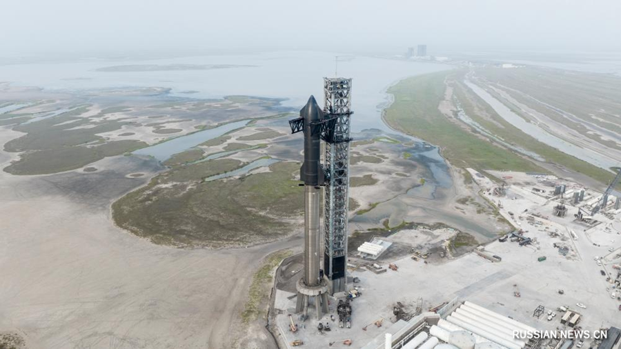Техас, 11 апреля 2023 года. Ракета Starship на космодроме компании SpaceX. /Фото: Синьхуа/SpaceX/