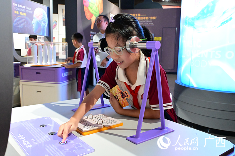 «Новый одноклассник» на базе ИИ в Гуанси