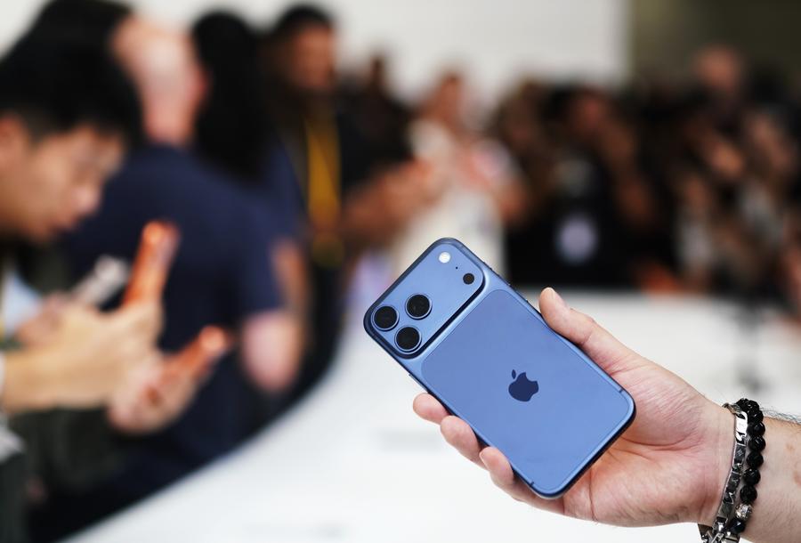 Компания Apple представила новые модели смартфонов и беспроводные наушники