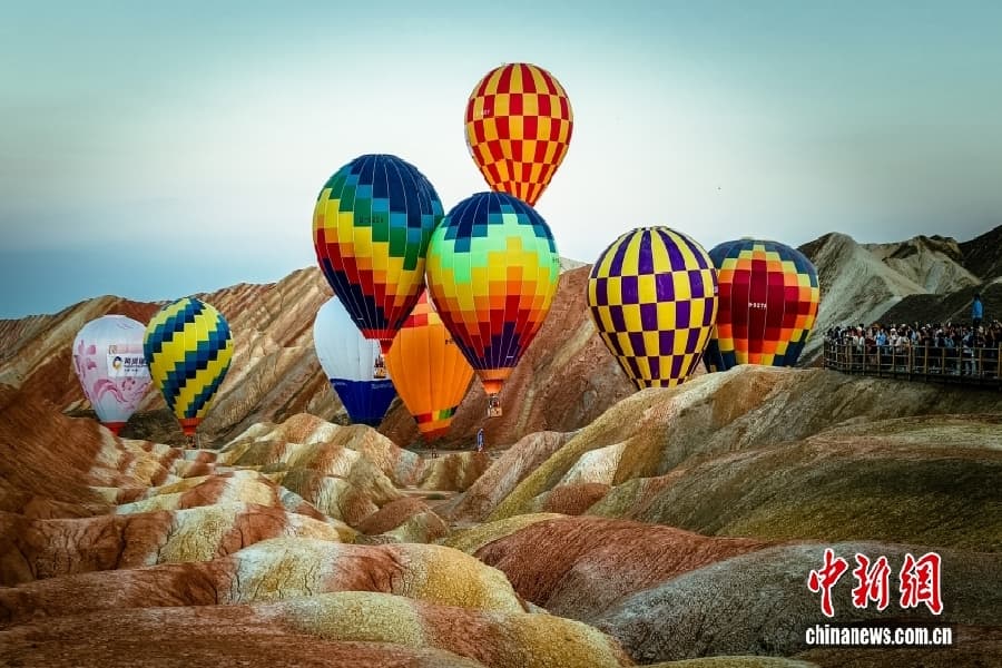 Радужные горы Данься в китайском Чжанъе