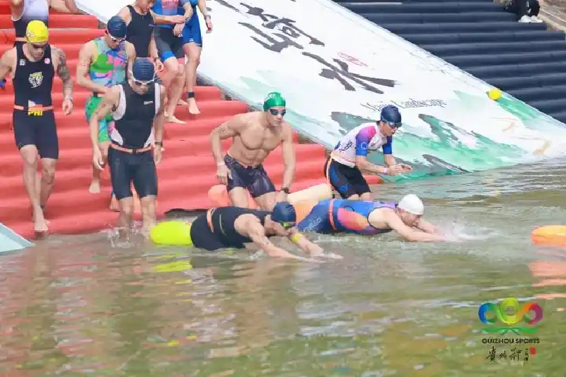В Китае в районе самого высокогорного в мире моста впервые прошли международные соревнования по триатлону Ironman