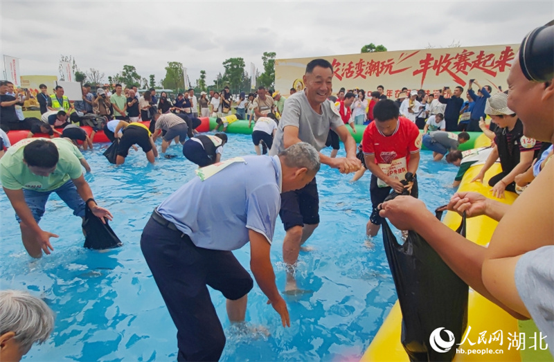 В Ухане спортивными играми для фермеров отметили Праздник урожая