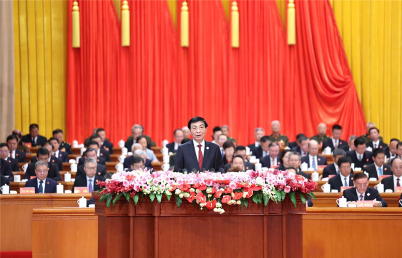 Си Цзиньпин принял участие в торжественном собрании по случаю 70-й годовщины основания Синьцзян-Уйгурского автономного района