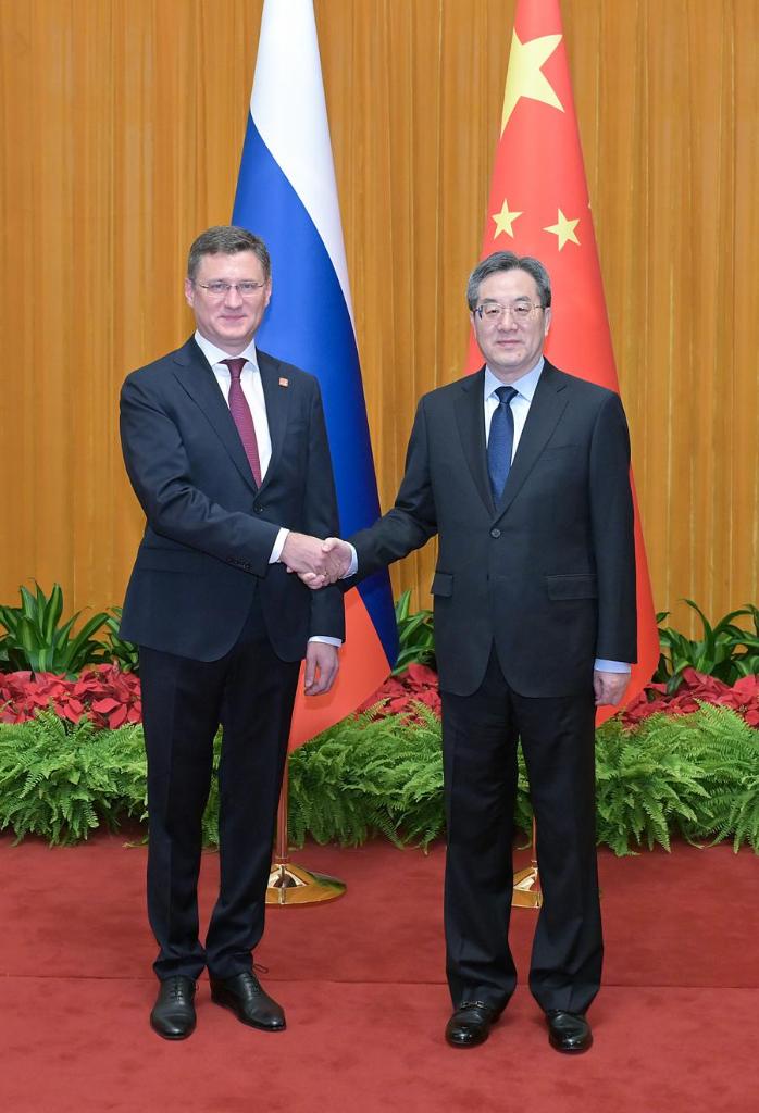 26 сентября, Пекин. Член Постоянного комитета Политбюро ЦК КПК, вице-премьер Госсовета КНР Дин Сюэсян председательствует совместно с зампредседателя правительства РФ А. Новаком на 22-м заседании Китайско-российской межправительственной комиссии по энергетическому сотрудничеству. /Фото: Синьхуа/ 