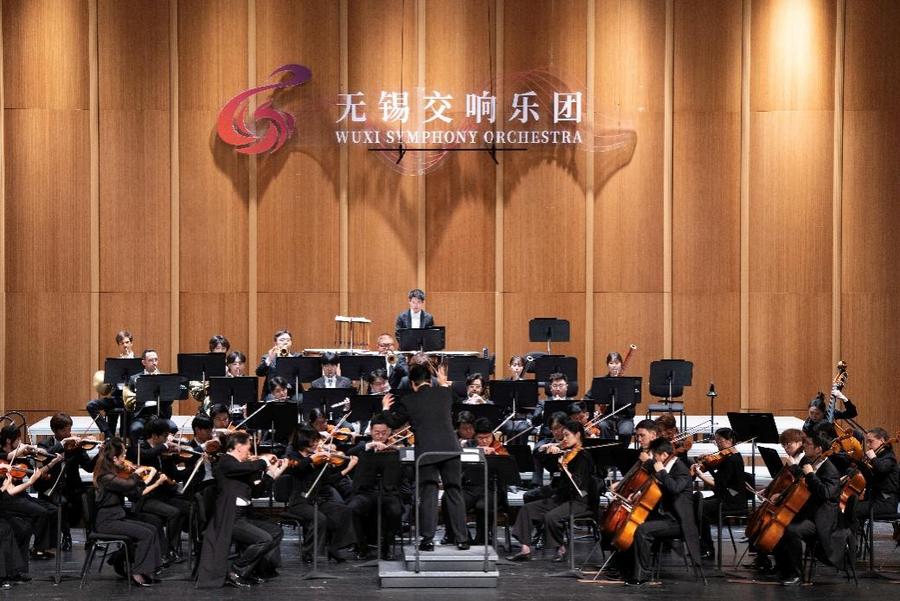 Китайский и российский оркестры вместе исполняют "новую музыкальную главу" культурного слияния