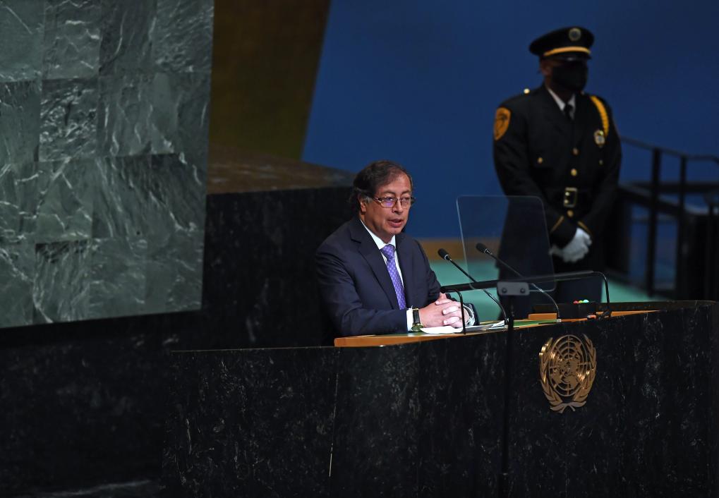 20 сентября 2022 года, ООН. Президент Колумбии Густаво Петро выступает во время общих прений 77-й сессии Генеральной Ассамблеи ООН в штаб-квартире ООН в Нью-Йорке. /Фото: Синьхуа/