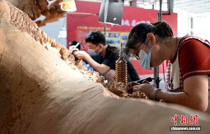 Путяньская резьба по дереву передаёт очарование городов вдоль Великого канала Пекин-Ханчжоу