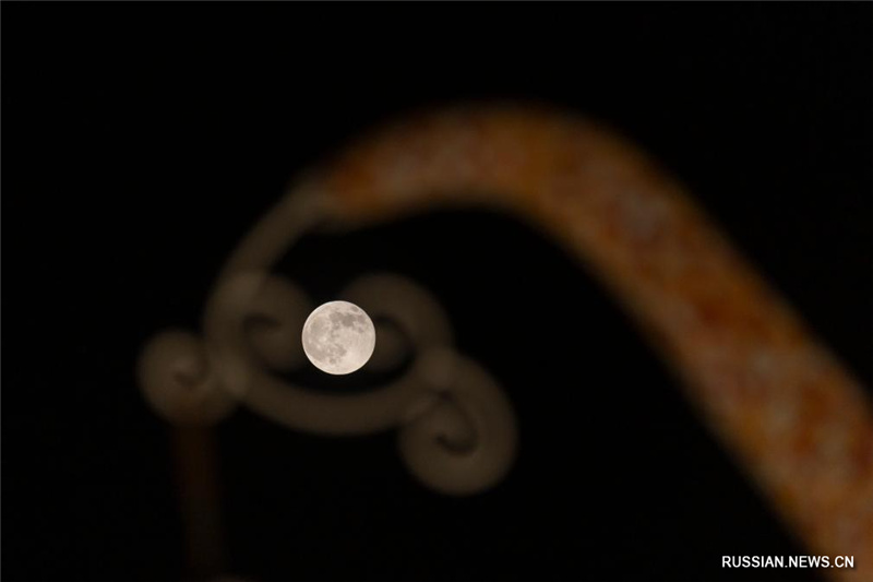 "Суперлуние" наблюдалось во время традиционного китайского праздника Середины осени