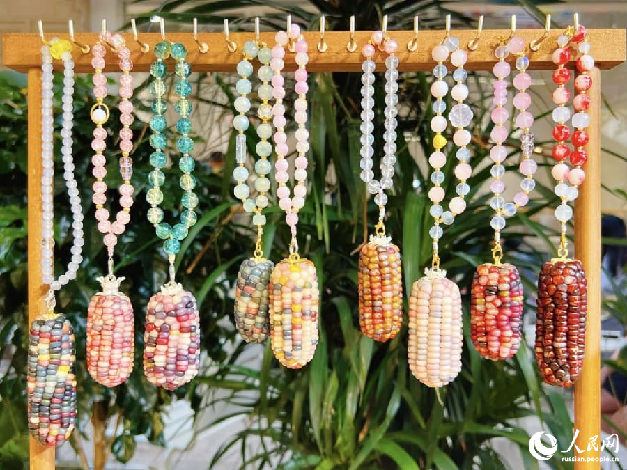 В Юньнане кукуруза превратилась в декоративный сувенир